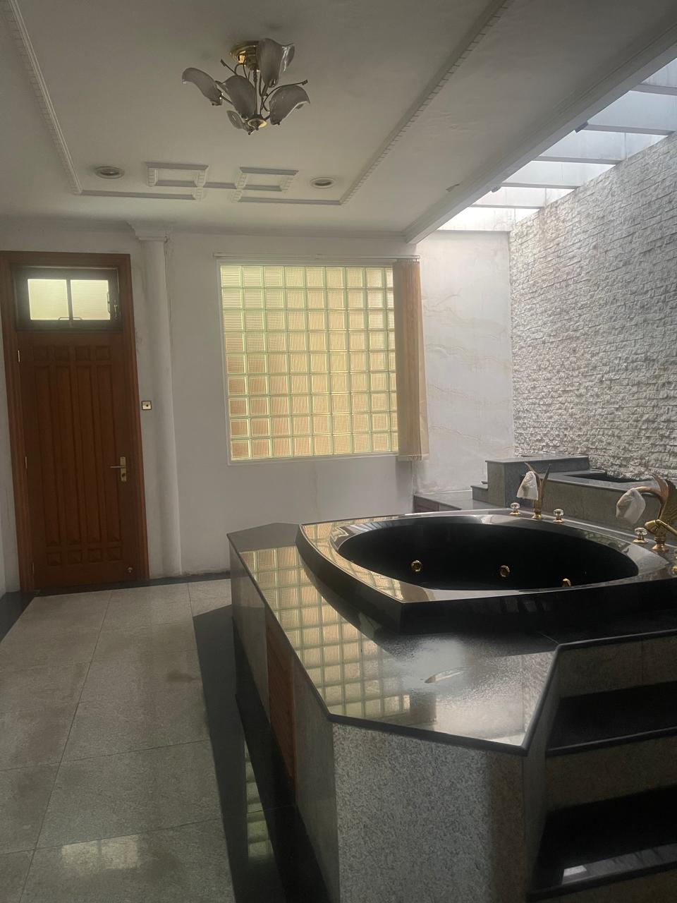 Dijual Rumah Mewah dan Premium Lokasi Strategis di Margorejo Surabaya Selatan - Thumbnail 3