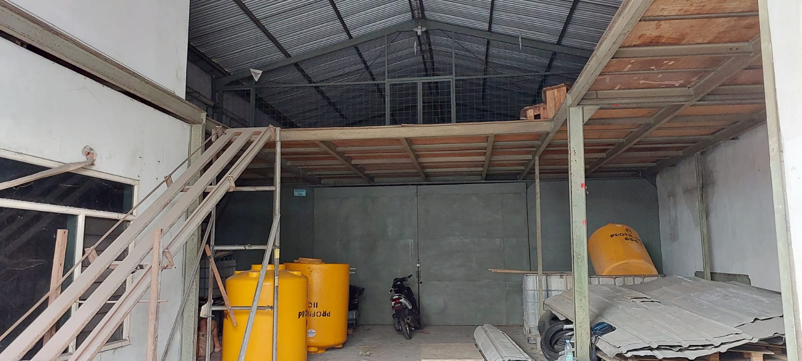 Disewakan Gudang Luas Lokasi Margomulyo Permai Surabaya Barat - Image 1