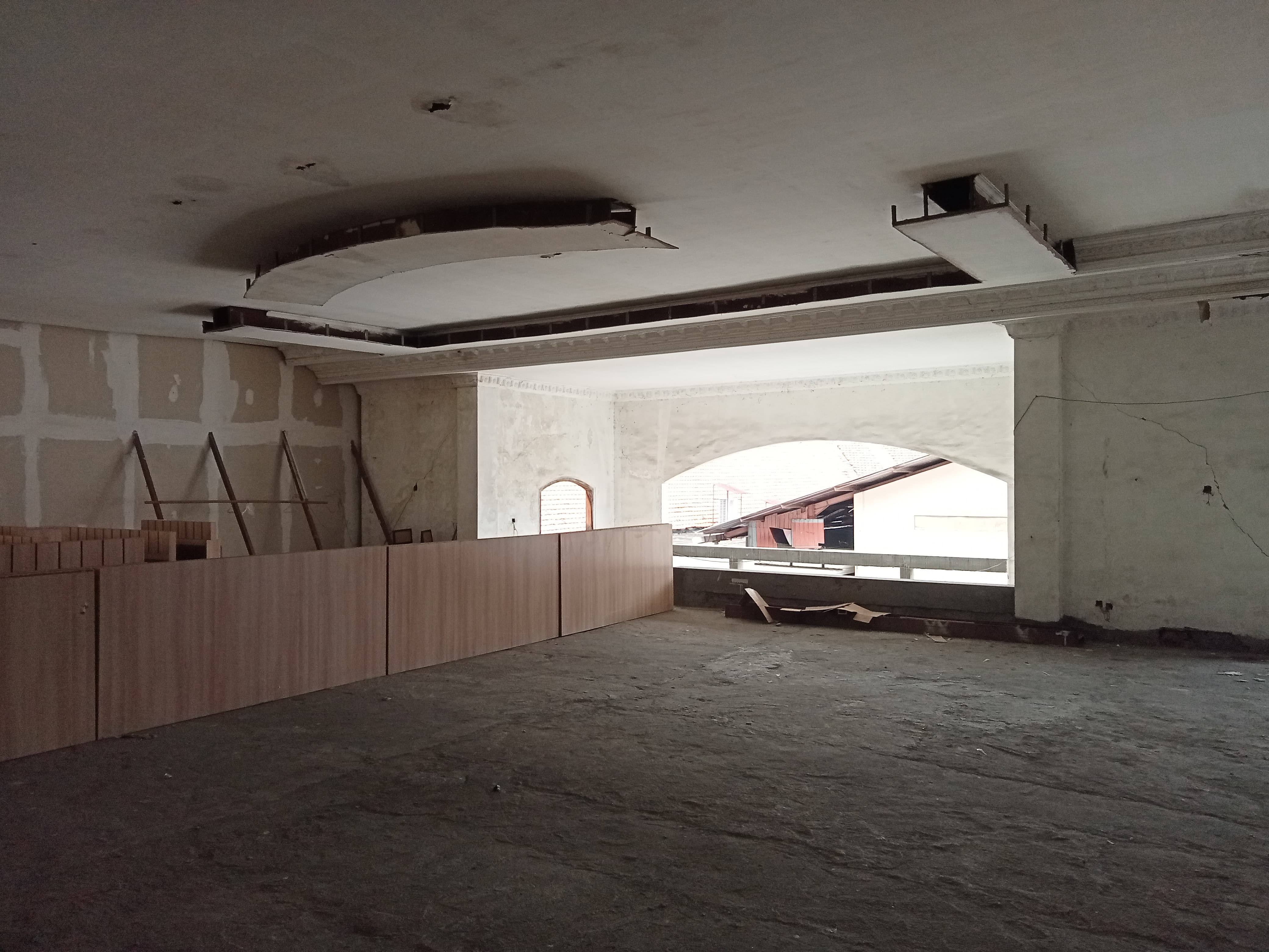 Disewakan Gedung 2 Lantai Nol Jalan Diponegoro Surabaya Pusat - Image 1