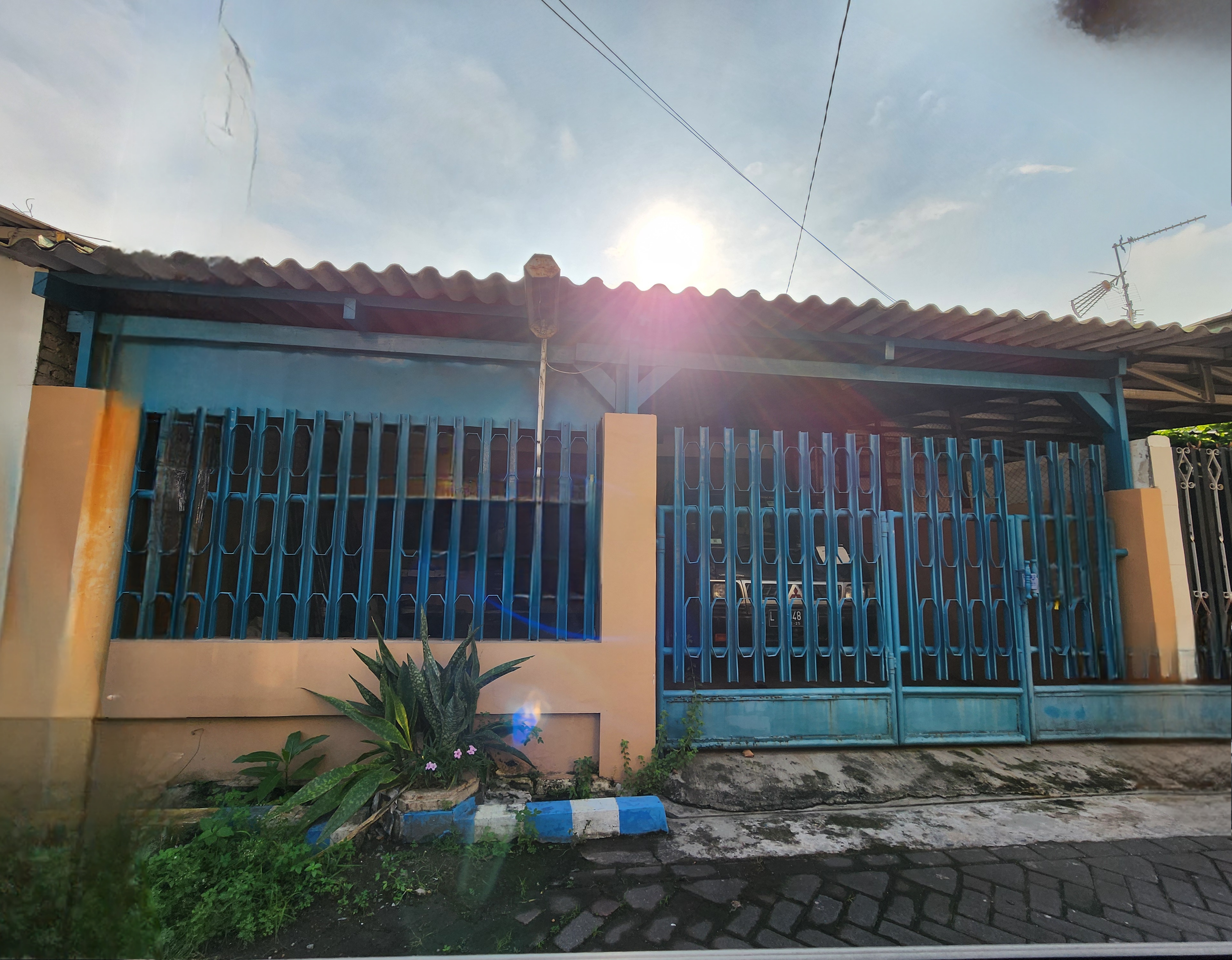 Dijual Rumah Butuh Cepat Berlokasi Simpang Darmo Permai Selatan Surabaya Barat - Image 1