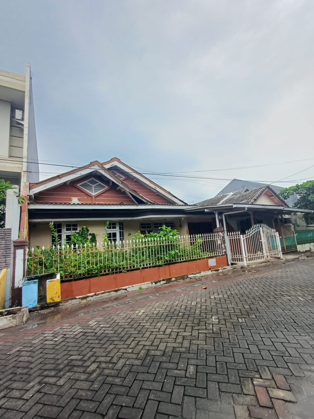 Dijual Rumah Hitung Tanah 1 Lantai di Nirwana Eksekutif Surabaya Timur - Image 1
