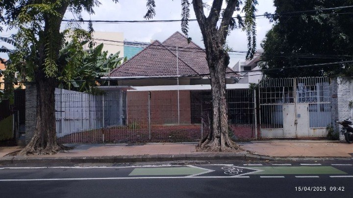 Sewa Rumah Komersial Strategis di Raya Darmo Surabaya Pusat - Image 1