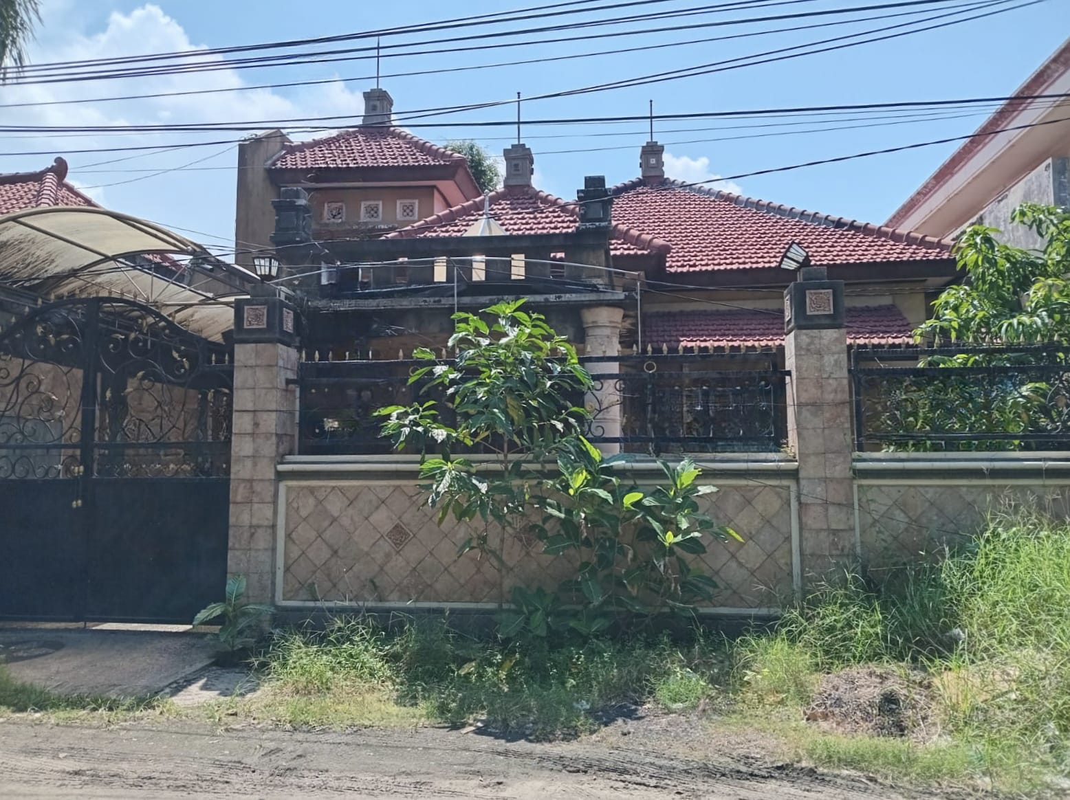 Dijual Rumah Dua Lantai di Jalan Utama Kalibokor Timur Surabaya - Image 1