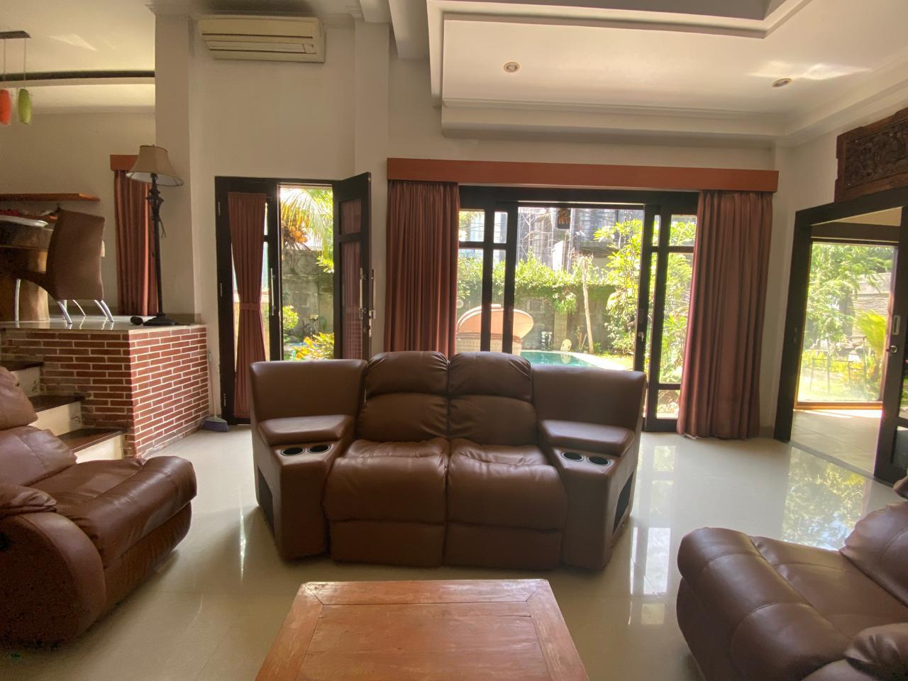 Disewakan Rumah Villa Eksklusif di Tropic Residence Jimbaran Bali - Thumbnail 2