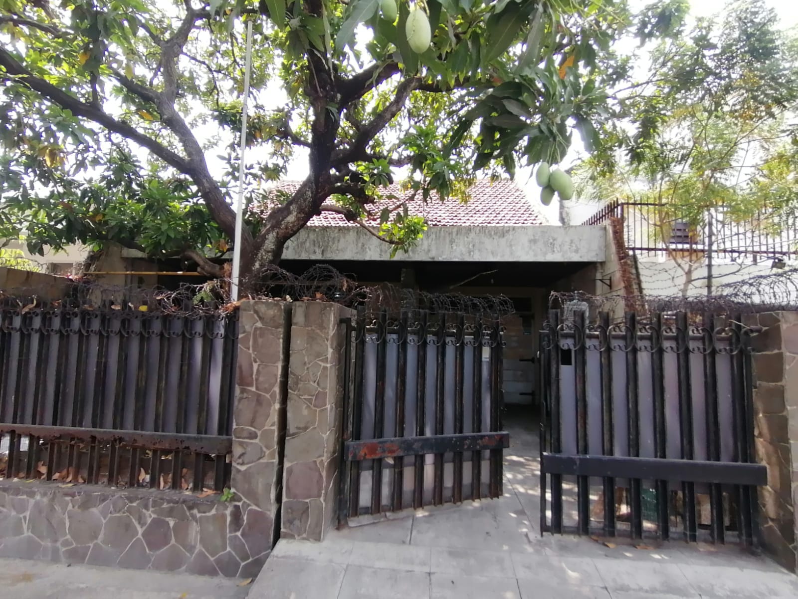 Dijual Rumah Asri Strategis di Pucang Jajar Surabaya Timur - Image 1