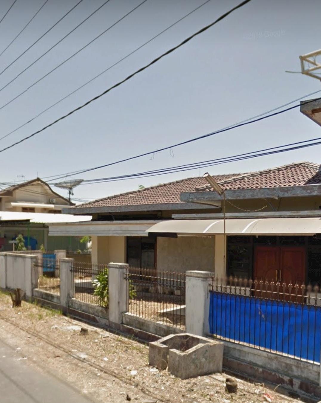 Jual Rumah 2 Lantai di Raya Manyar Tirtoyoso Surabaya Timur - Image 1