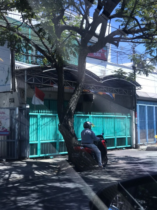 Dijual Rumah Usaha 3 Lantai Full Furnished Siap Pakai di Kenjeran Surabaya Utara - Image 1