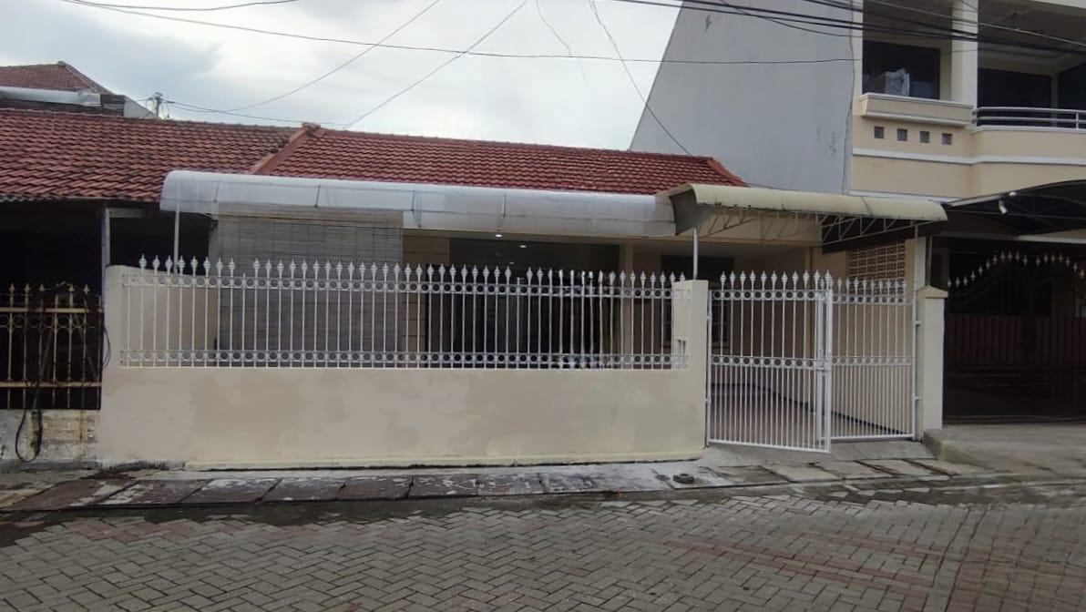 Rumah Siap Huni Disewa di Darmo Indah Surabaya Barat Lokasi Strategis - Image 1