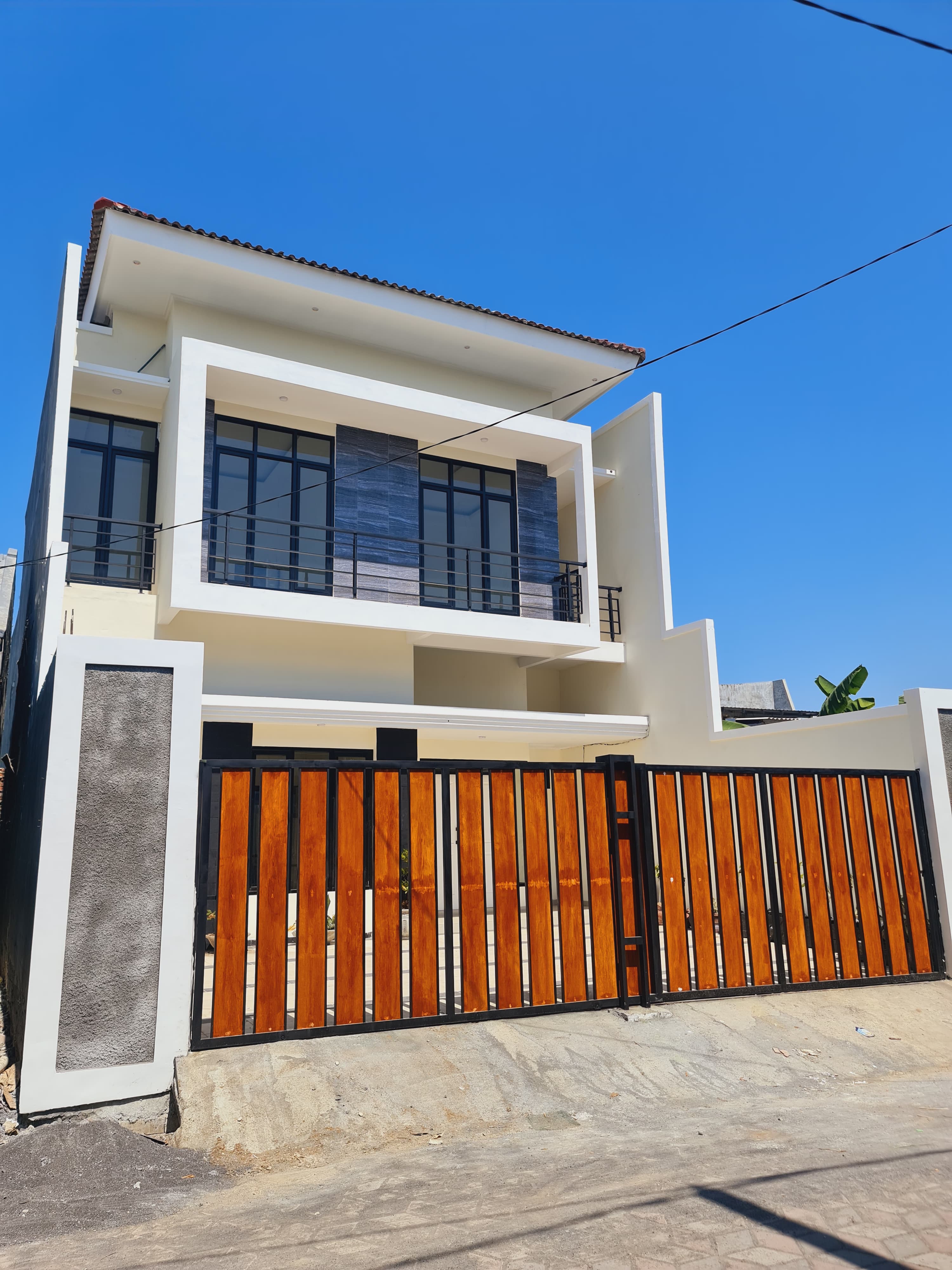 Dijual Rumah 2 Lantai Modern Minimalis Surabaya Timur - Image 1