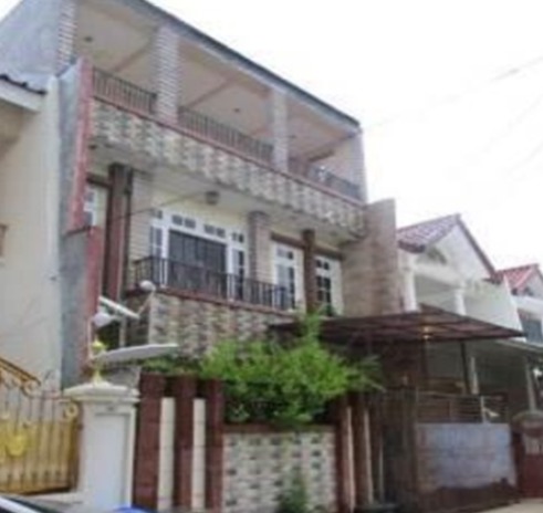 Dijual Rumah 3 Lantai Siap Huni di Dharmahusada Mas Surabaya Timur - Image 1