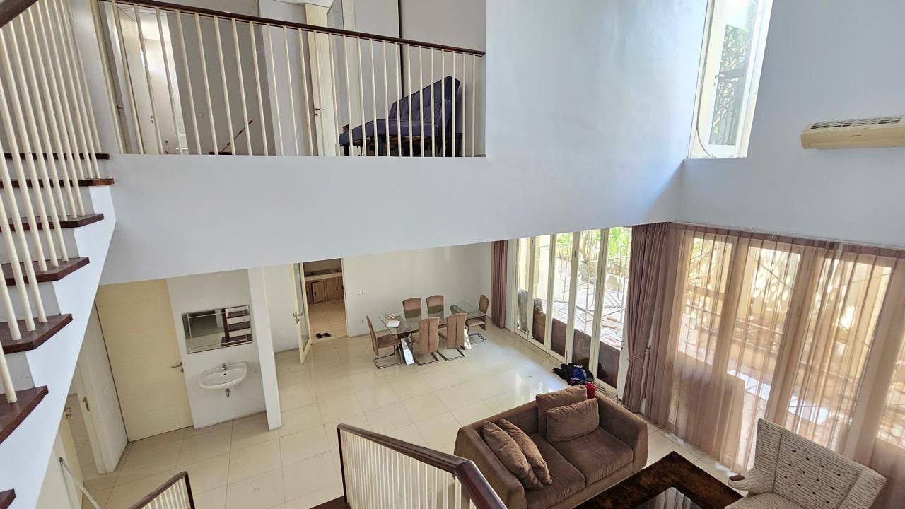 Rumah Disewakan Lokasi Strategis Murah Greenlake Citraland Surabaya Barat - Thumbnail 4