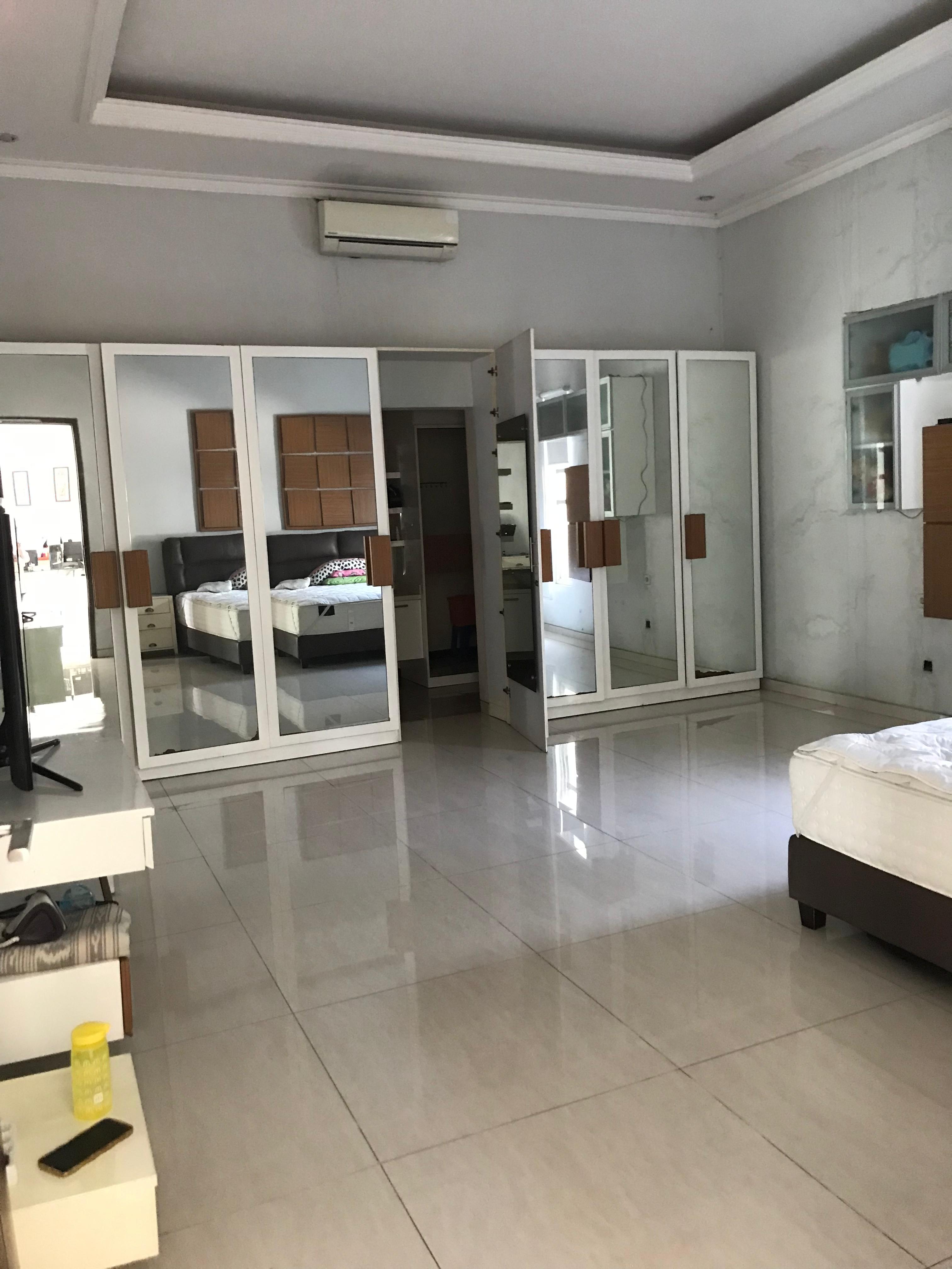 Dijual Rumah Mewah Strategis di Gading Pantai Surabaya Timur - Thumbnail 2