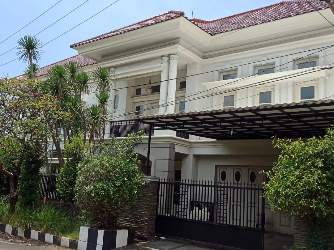 Rumah Mewah Dijual Lokasi Strategis Manyar Kertoarjo Surabaya Timur - Image 1
