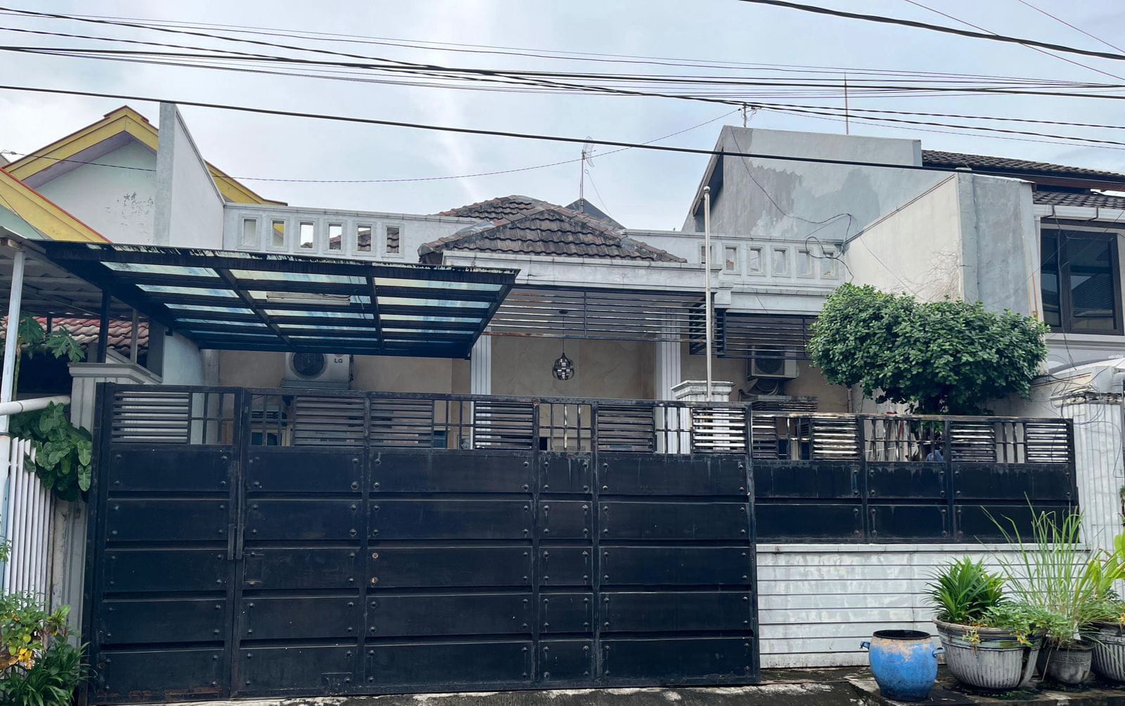 Dijual Rumah 3 Kamar Tidur Lokasi Strategis Tanjungsari Baru Surabaya Barat - Image 1