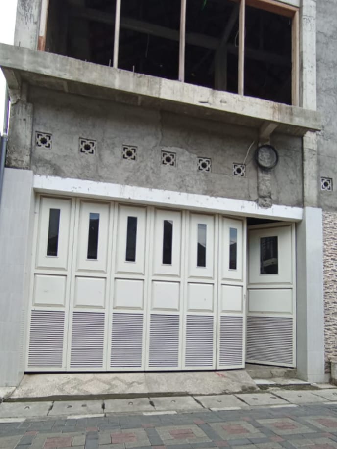 Rumah Lokasi Strategis Dijual di Bulak Banteng Surabaya Utara - Image 1