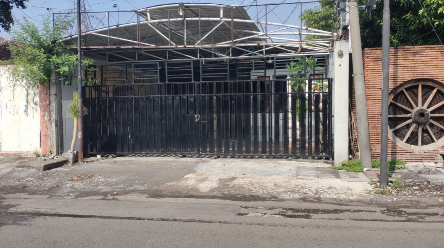 Jual Rumah Lokasi Strategis di Jalan Nias Gubeng Surabaya Timur - Image 1