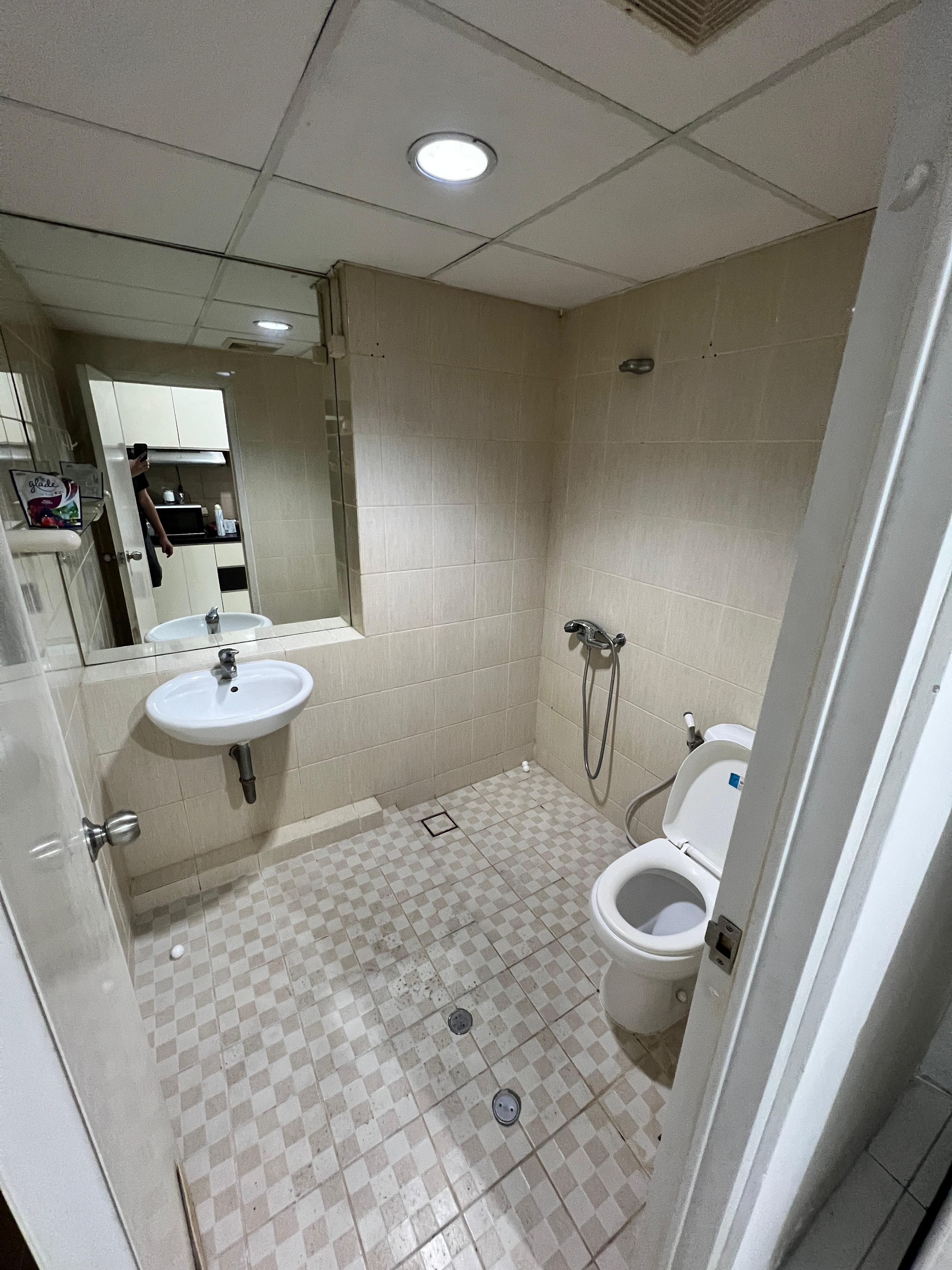 Sewa Apartemen Berkeley Tipe Studio Fully Furnished Citraland Lokasi Strategis Surabaya Timur - Thumbnail 4