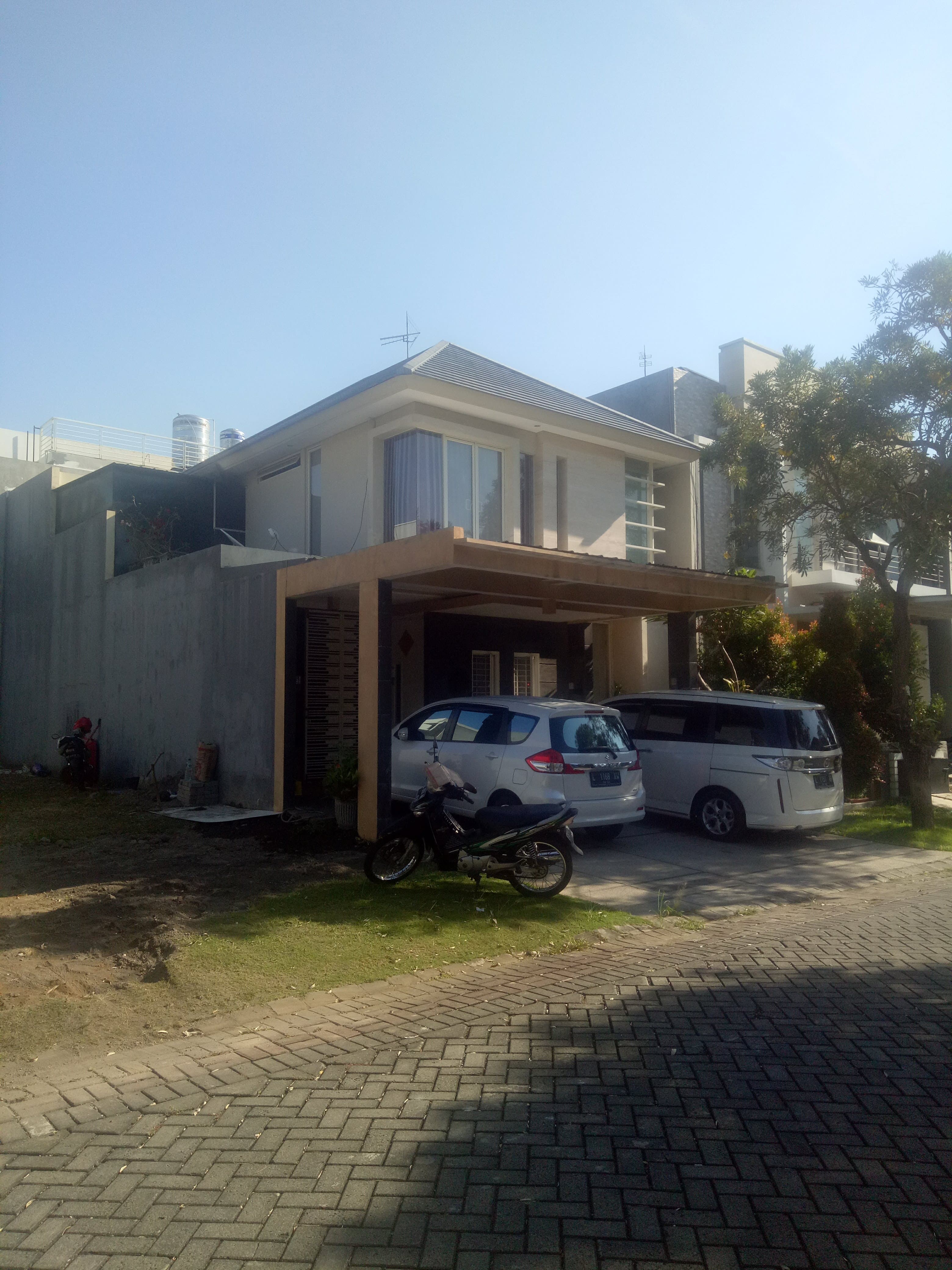 Disewakan Rumah Full Furnished Siap Huni di Pakuwon Indah Surabaya Barat - Thumbnail 2