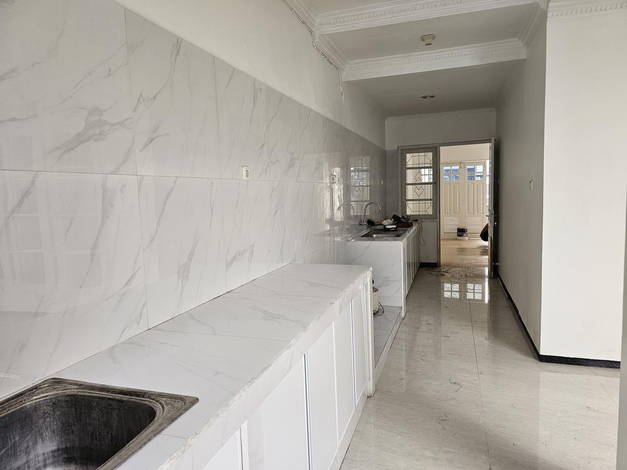 Dijual/Disewakan Rumah Siap Huni di Dian Istana Taman Ratu Surabaya Barat - Thumbnail 3