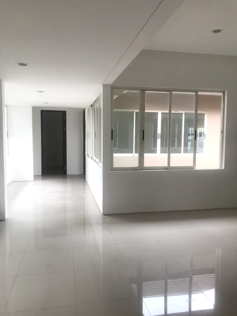 Dijual/Disewakan Rumah Mewah di Graha Natura Surabaya Barat - Thumbnail 3