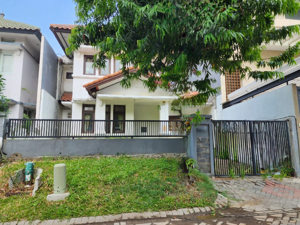 Dijual Rumah Murah Dekat Pakuwon Indah di Graha Famili Surabaya Barat - Image 1