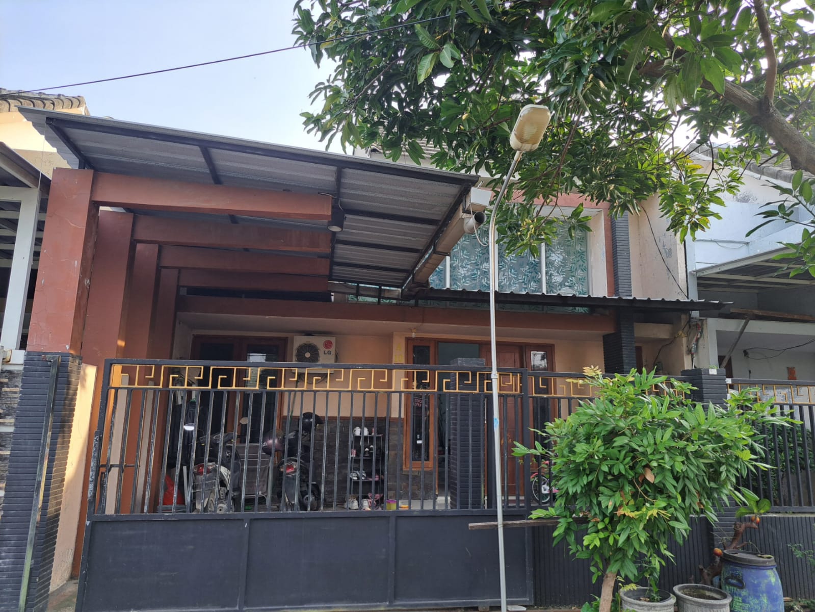 Dijual Cepat Rumah Strategis Lokasi Platinum Residence Kebomas Gresik - Image 1