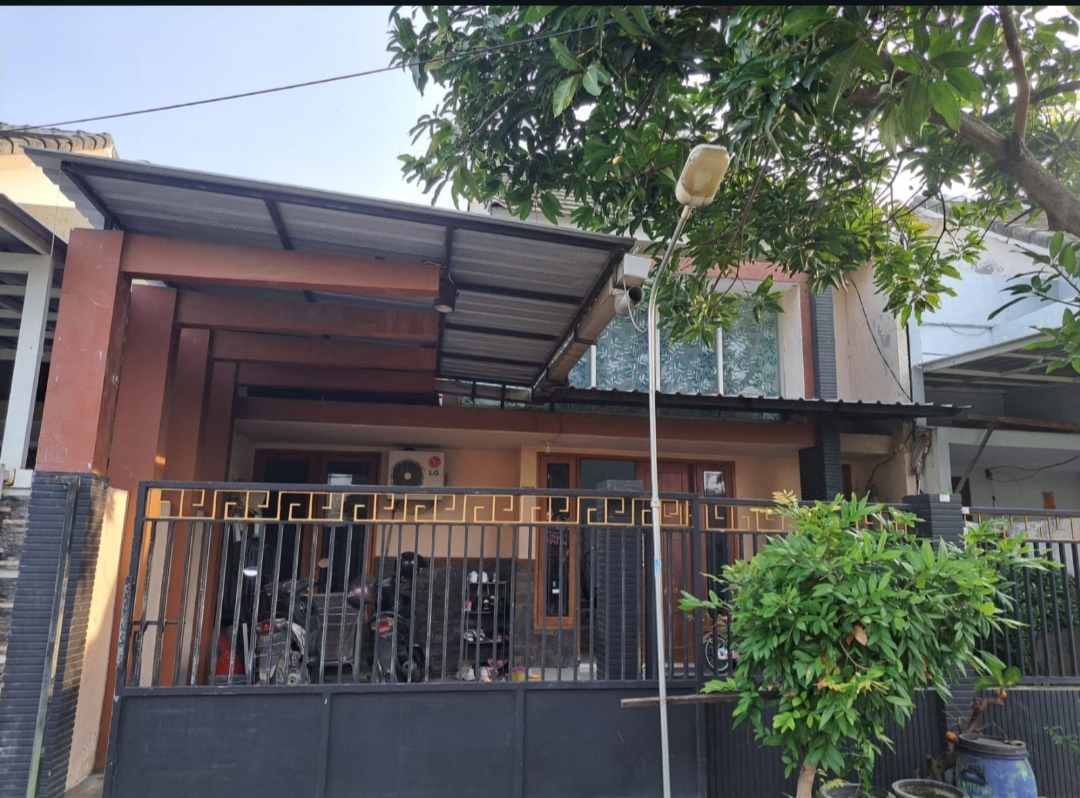 Rumah Strategis Dijual Cepat di Platinum Residence Kebomas Gresik - Image 1