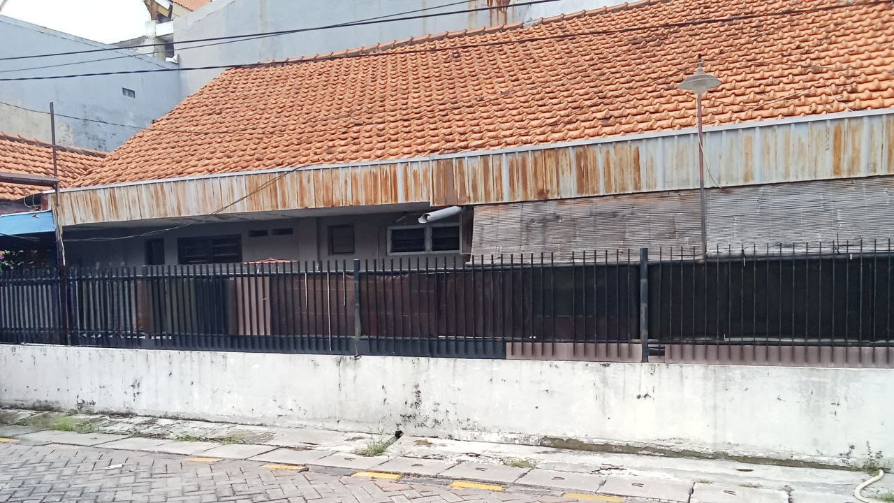 Rumah Luas Strategis Dijual di Karang Menur Surabaya Timur - Image 1