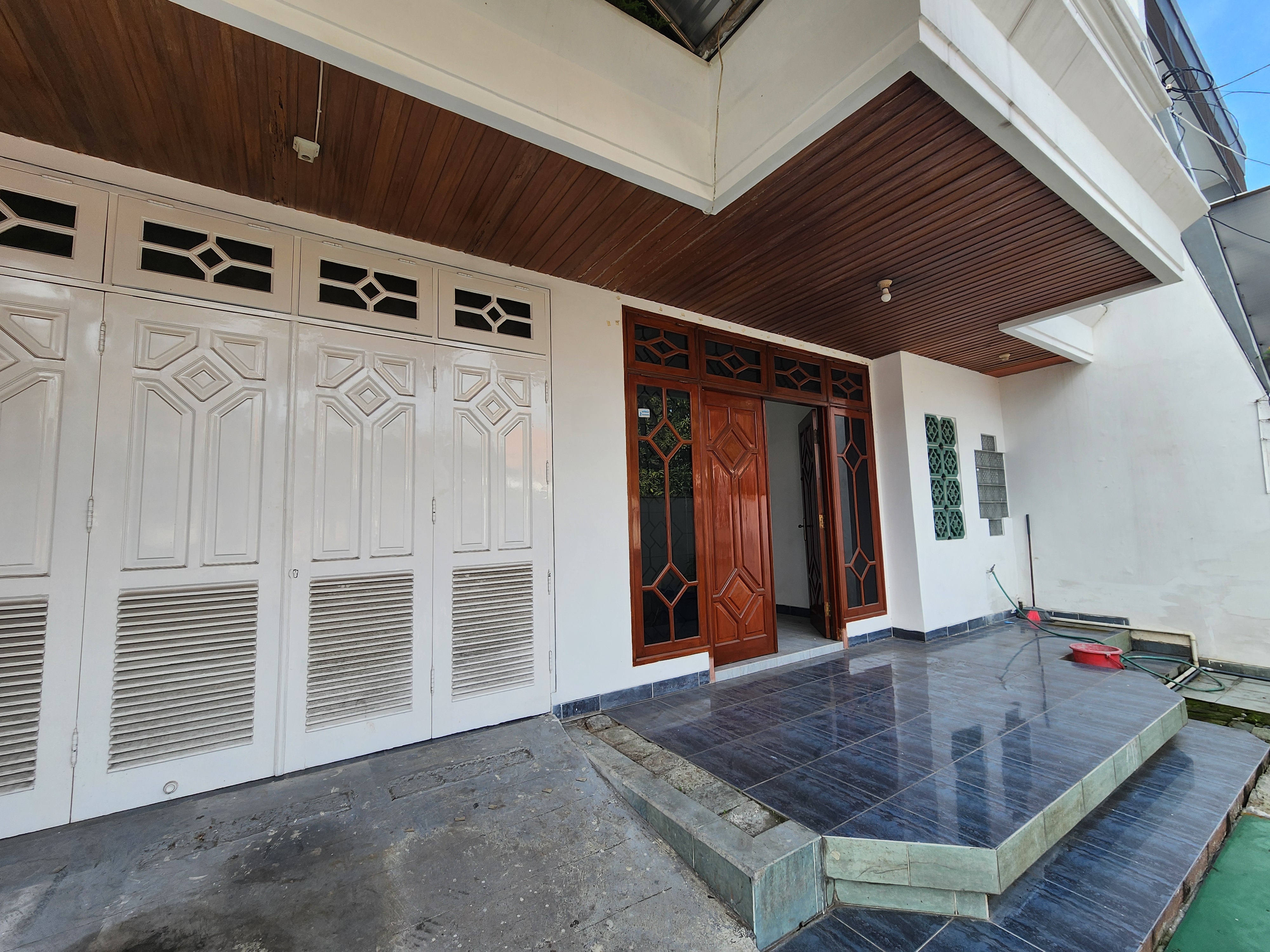 Dijual/Disewakan Rumah 2 Lantai di Darmo Baru Surabaya Barat - Thumbnail 2