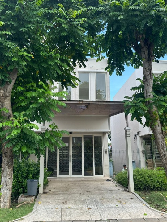 Disewakan Ruko 2 Lantai Lokasi Strategis Bizhome Pakuwon City Surabaya Timur - Image 1