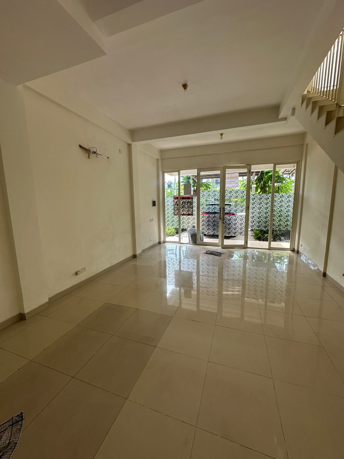 Disewakan Ruko 2 Lantai Lokasi Strategis Bizhome Pakuwon City Surabaya Timur - Thumbnail 4