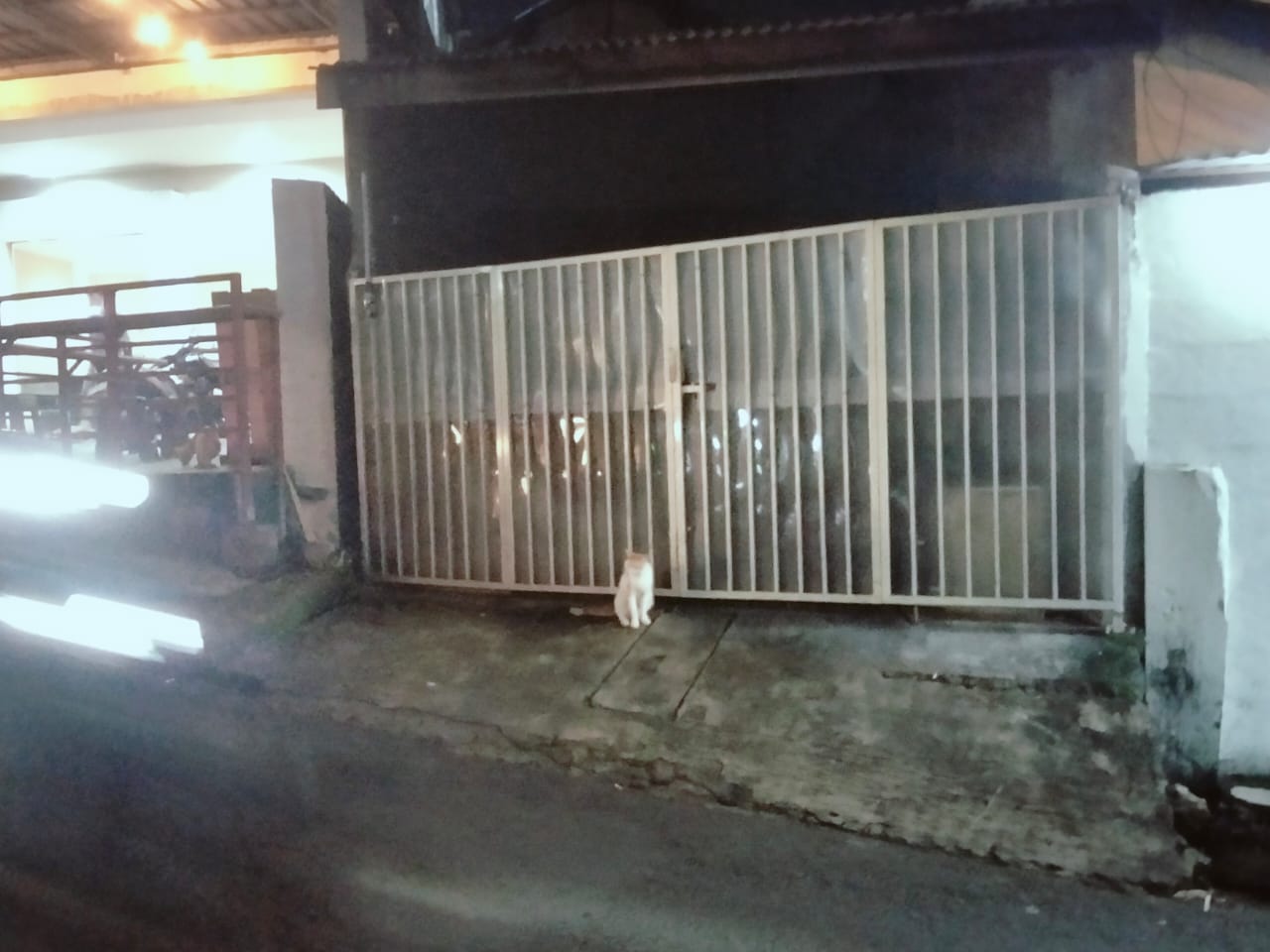 Dijual Rumah Minimalis Nyaman di Raya Pakis Surabaya Selatan - Image 1