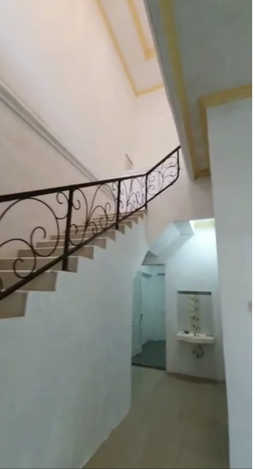 Rumah 2 Lantai Dijual Murah Lokasi Strategis Nginden Baru Surabaya Timur - Image 1