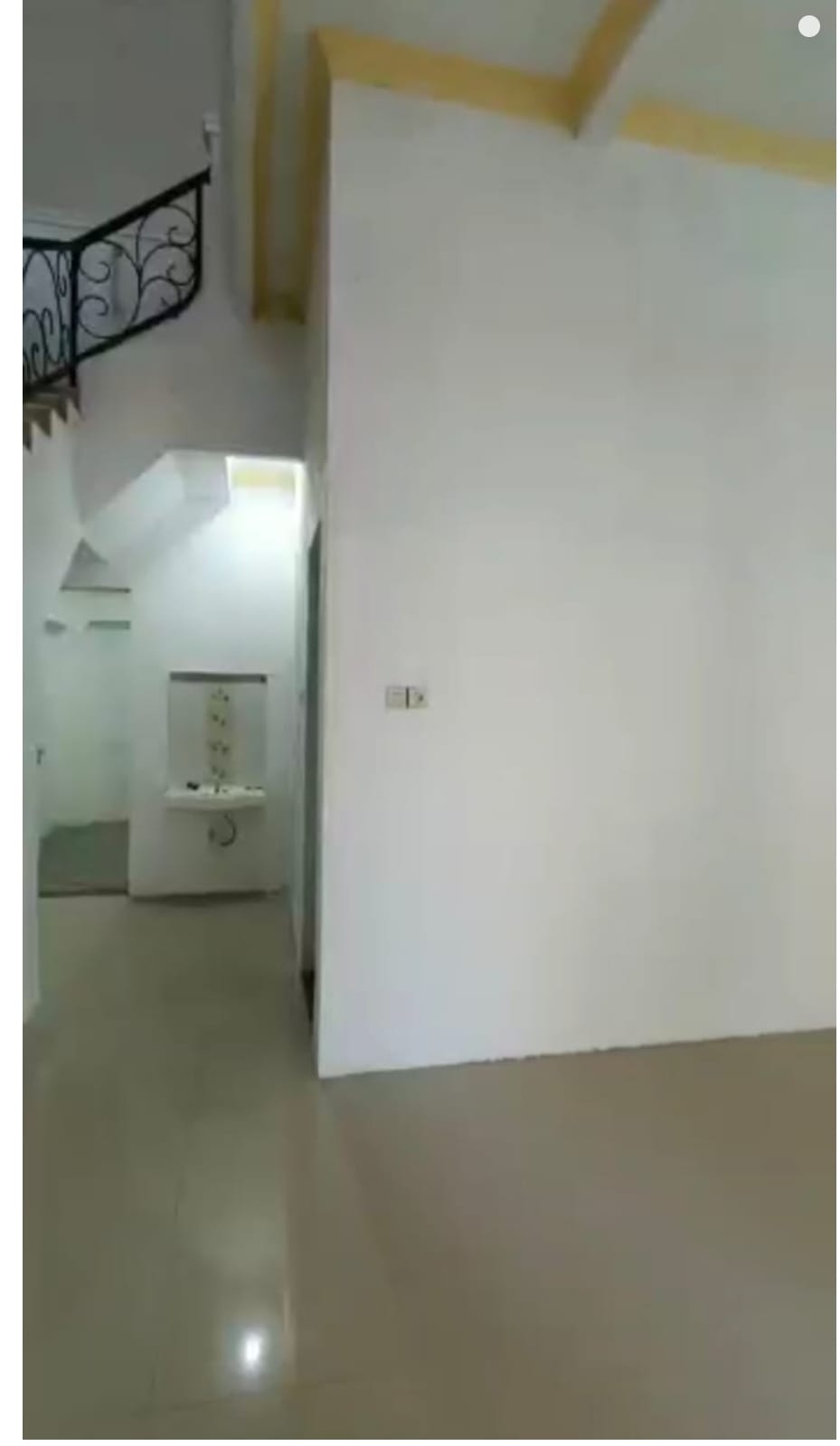 Rumah 2 Lantai Dijual Murah Lokasi Strategis Nginden Baru Surabaya Timur - Thumbnail 2