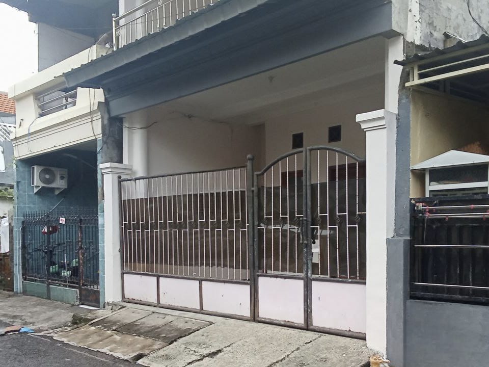 Rumah 2 Lantai Disewakan di Jalan Sedayu Krembangan Surabaya Utara - Image 1