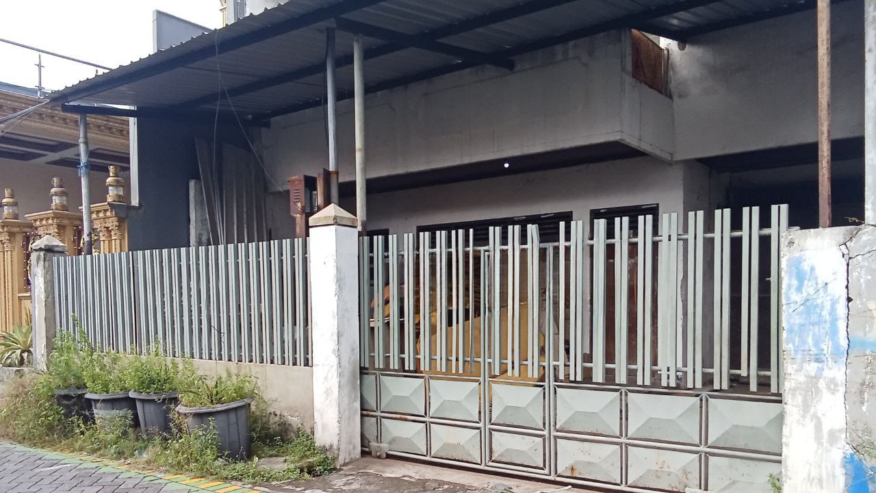 Disewakan Rumah Usaha Strategis di Jalan Gundih Surabaya Pusat - Image 1