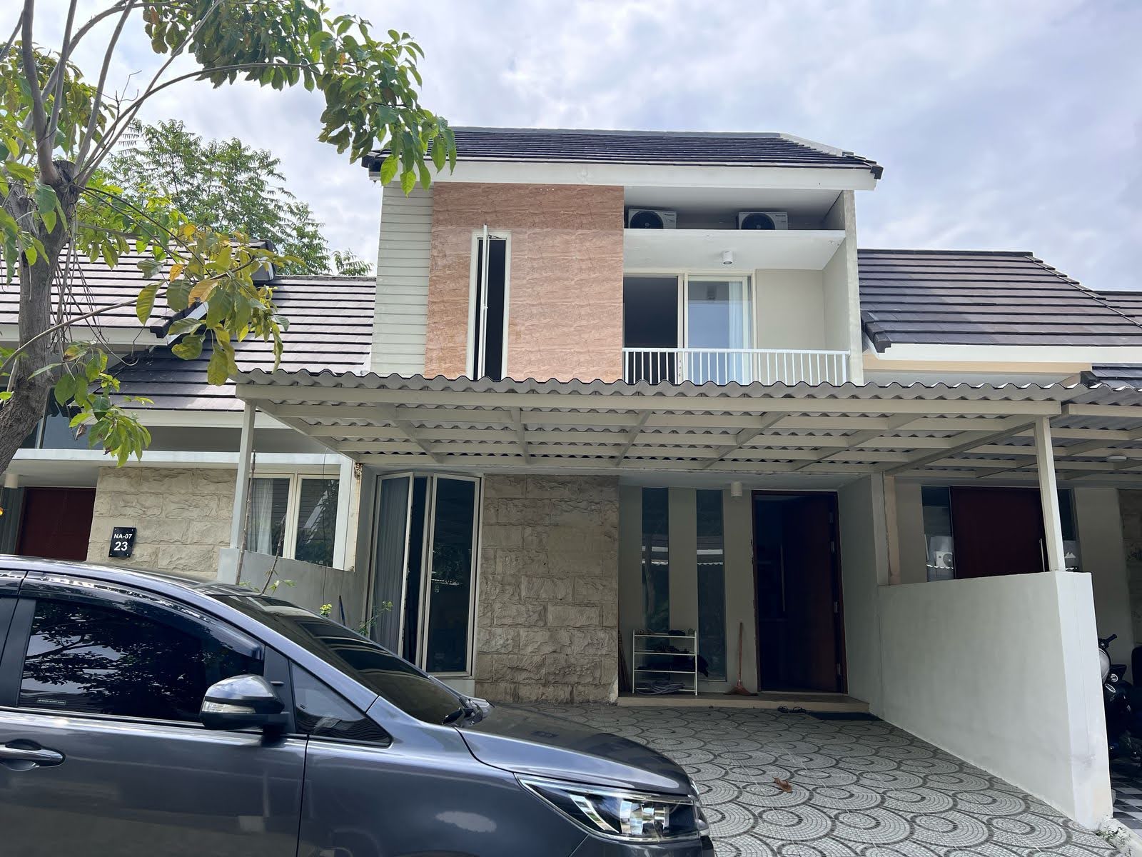 Disewakan Rumah Siap Huni Semi Furnish Baru di Northwest Citraland Surabaya Barat - Image 1