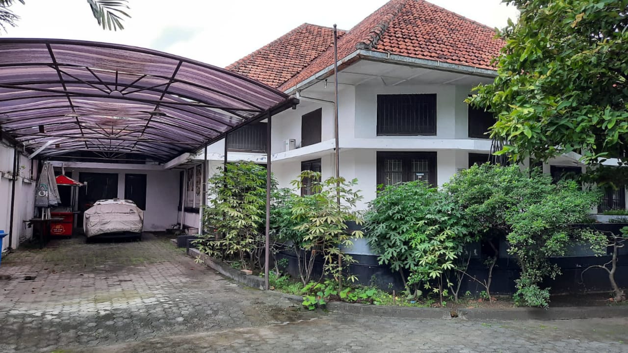 Dijual Rumah Vintage Lokasi Strategis Surabaya Barat - Image 1