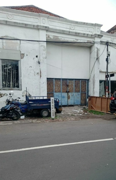 Dijual Bangunan Lama Hitung Tanah Lokasi Strategis di Surabaya Pusat - Image 1