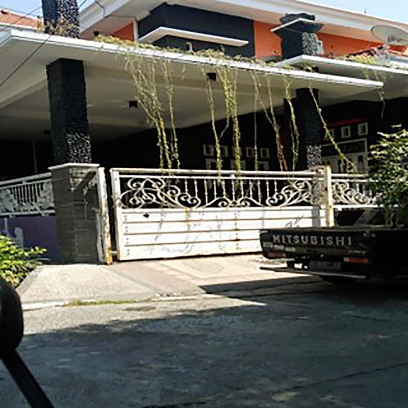 Dijual Lelang Rumah Mewah Terawat dan Siap Huni di Gresik - Image 1