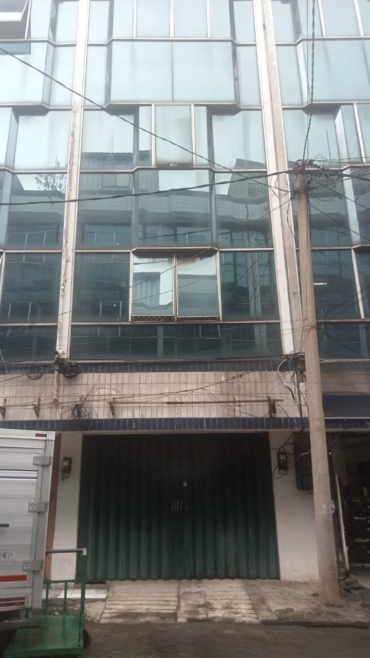 Disewakan Ruko Dupak Megah 5 Lantai di Surabaya Pusat Lokasi Strategis - Image 1