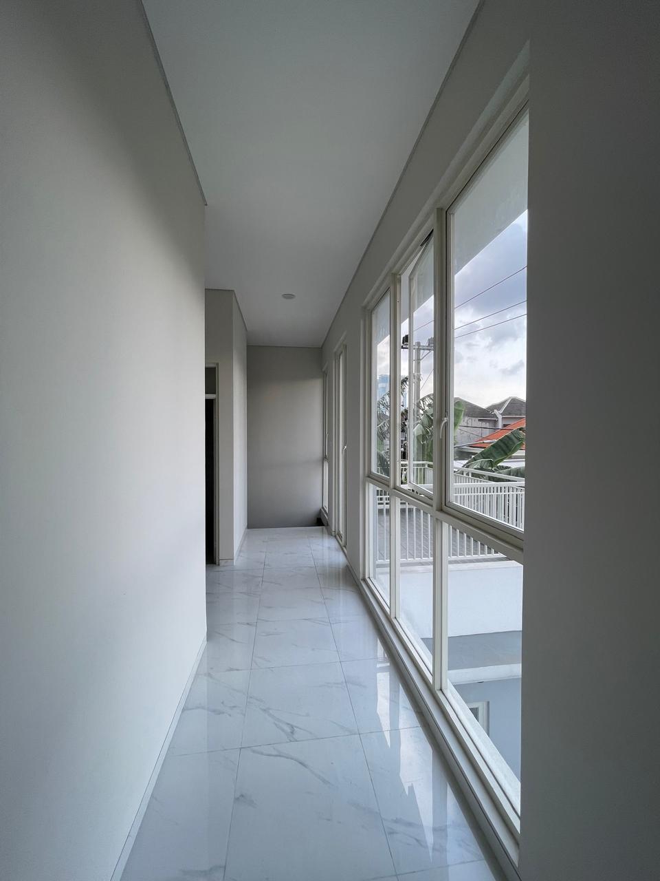 Jual Rumah 2 Lantai Baru Eksklusif Manyar Tirtoyoso Surabaya Timur - Thumbnail 2