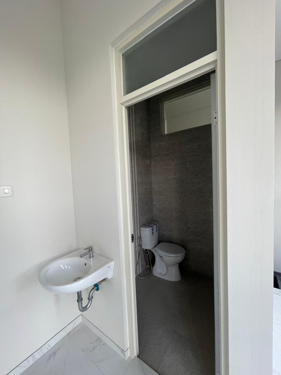 Jual Rumah Baru Modern Minimalis 2 Lantai Murah Manyar Tirtoyoso Surabaya Timur - Thumbnail 2