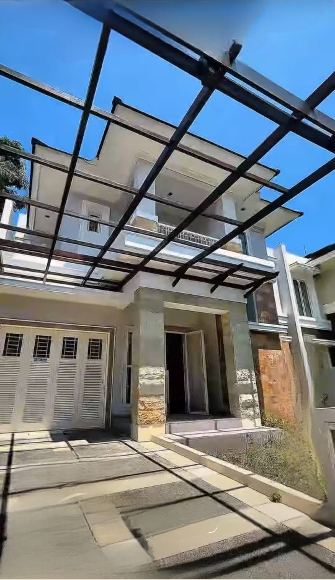 Dijual Rumah Mewah Lokasi Strategis di Puri Galaxy Surabaya Timur - Image 1