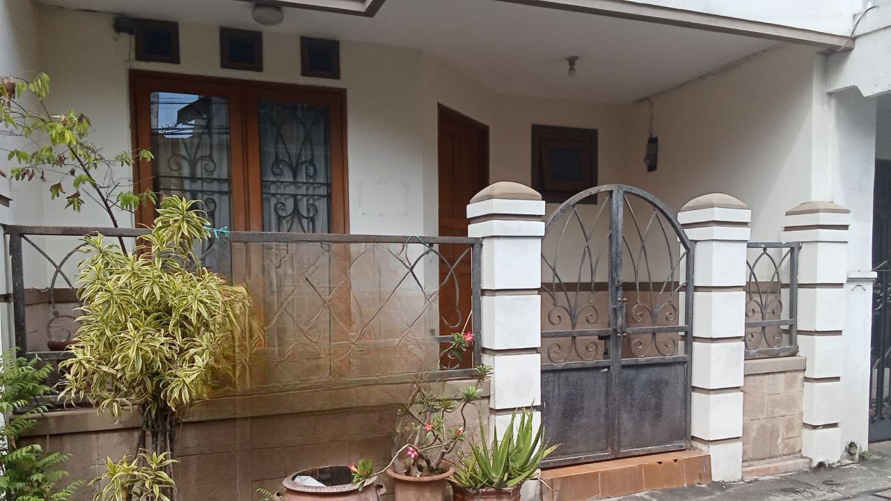 Jual Rumah 2 Lantai Terawat Siap Huni di Sukodono Ampel Surabaya Utara - Image 1