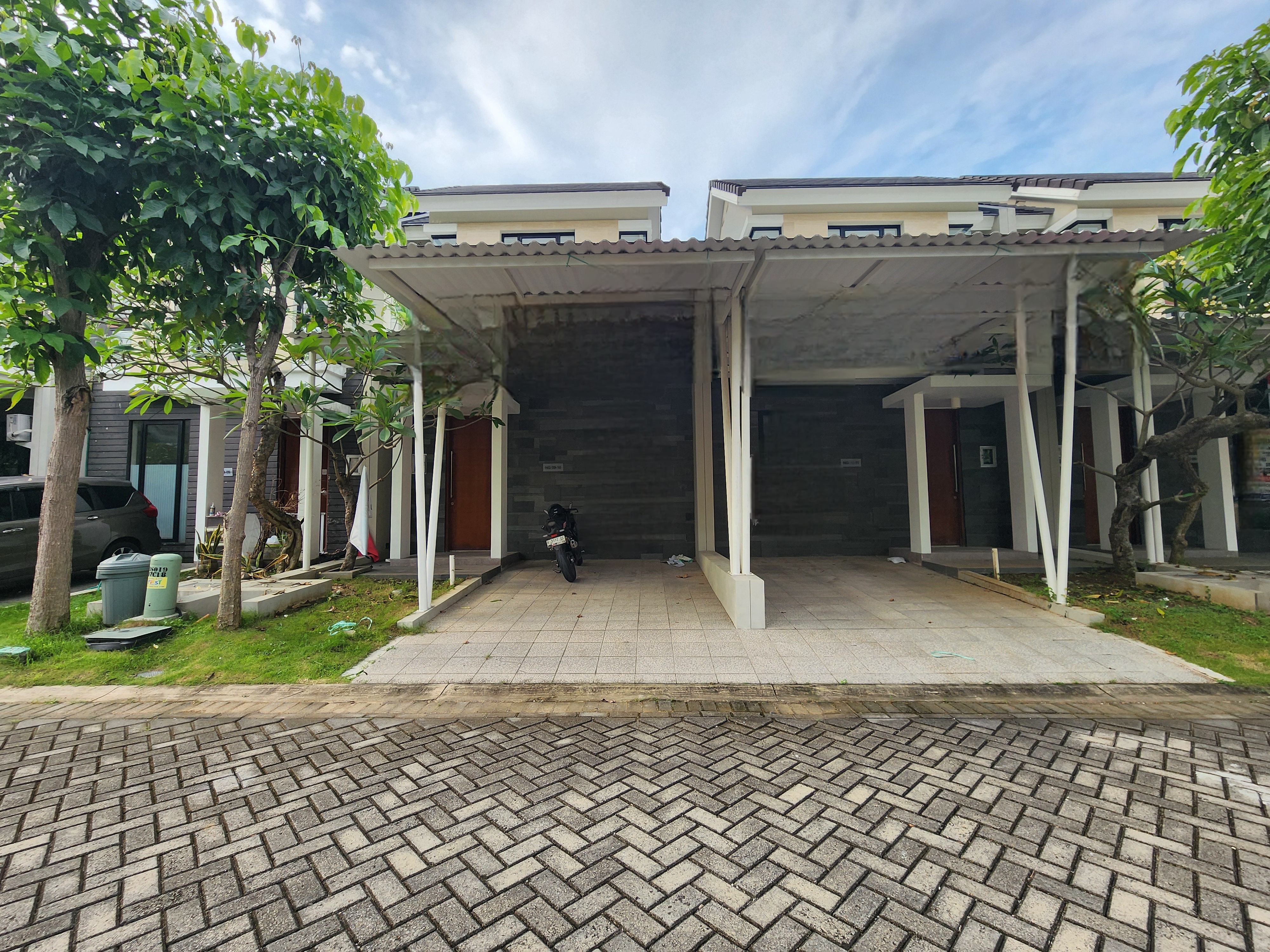 Disewakan Cepat Rumah Baru Minimalis Northwest Lake Surabaya Barat - Image 1