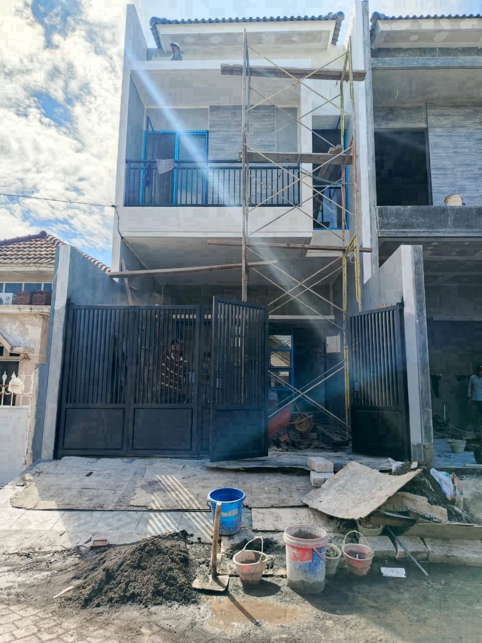 Jual Rumah Baru 2 Lantai Minimalis Nirwana Eksklusif di Surabaya Timur - Image 1