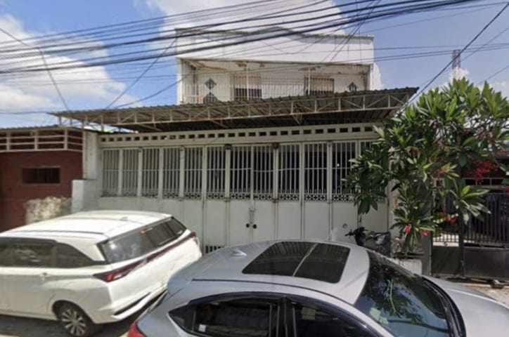 Dijual Rumah Cocok Untuk Usaha di Manyar Kartika Surabaya Timur Lokasi Strategis - Image 1