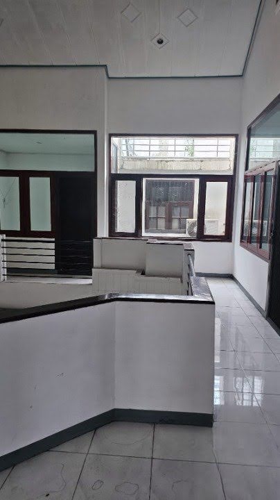 Dijual Cepat Rumah 2 Lantai Strategis Raya Tengger Surabaya Barat - Image 1