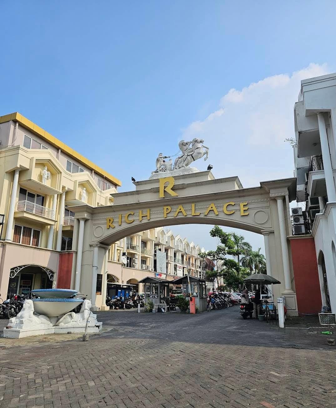 Jual Ruko 3 Lantai Rich Palace Mayjen Sungkono Lokasi Strategis Surabaya Barat - Image 1